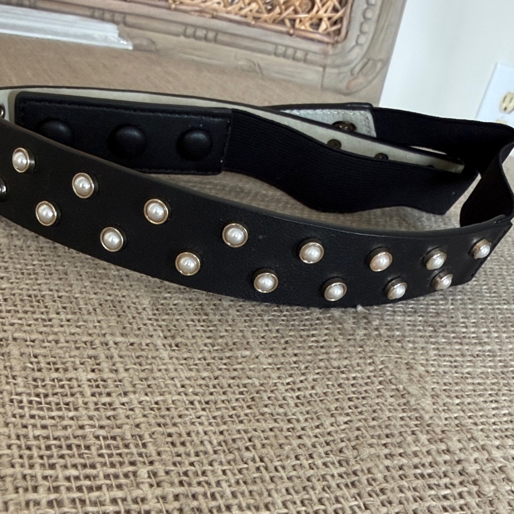 White House Black Market Black Pearl-Accent Stretch Belt